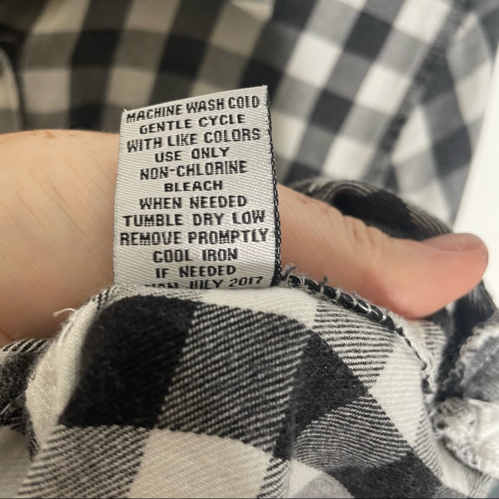 🍋Vanilla Star Black and white plaid flannel button up shirt Size Large - Picture 7 of 9